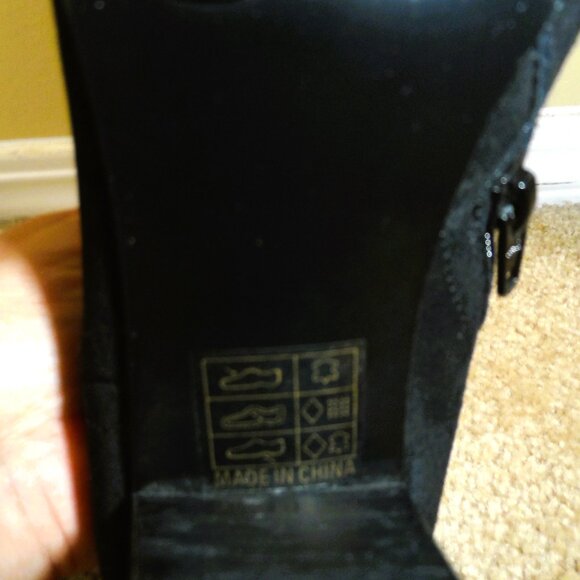 Suede Leather Black Ankle Boot with Heel  size 7.5 - Picture 8 of 10